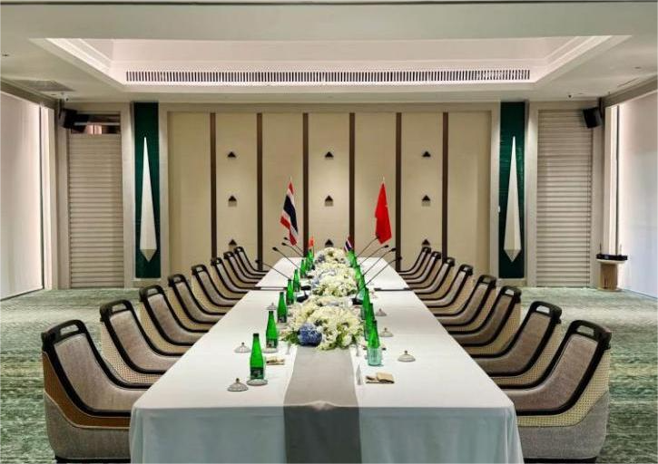 Customized conference and office furniture by Tongda hospitality